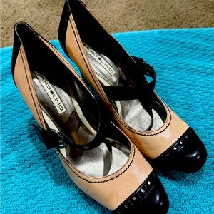 Cute two tone pumps, have that old school feel